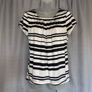 🖤🤍NEW YORK & COMPANY SILKY TOP